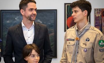 FOTO: Betlehemské svetlo skauti odovzdali primátorovi aj tento rok