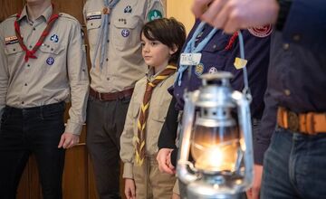 FOTO: Betlehemské svetlo skauti odovzdali primátorovi aj tento rok