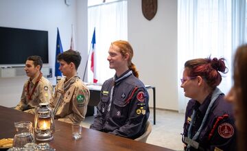 FOTO: Betlehemské svetlo skauti odovzdali primátorovi aj tento rok