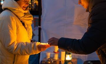 FOTO: Betlehemské svetlo si domov odniesli desiatky Bystričanov 