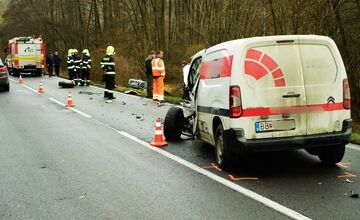 FOTO: V Krupine došlo k čelnej zrážke dvoch vozidiel
