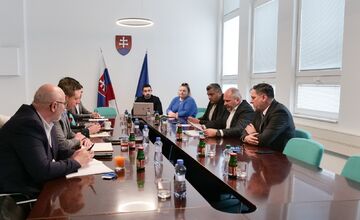 FOTO: Ministerstvo dopravy zvažuje zmenu systému údržby ciest, Lunter vyjadril obavy: Doplatia na to zas len šoféri