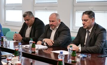 FOTO: Ministerstvo dopravy zvažuje zmenu systému údržby ciest, Lunter vyjadril obavy: Doplatia na to zas len šoféri