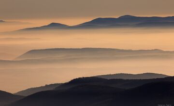 FOTO: Fotograf Daniel zachytáva čarovné chvíle Banskej Štiavnice. Hmla a svetlo tvoria v jeho tvorbe magické scenérie