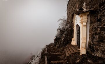FOTO: Fotograf Daniel zachytáva čarovné chvíle Banskej Štiavnice. Hmla a svetlo tvoria v jeho tvorbe magické scenérie