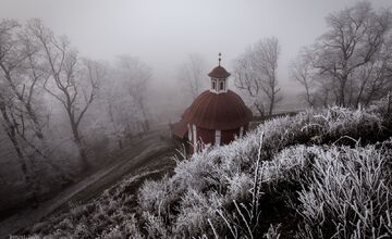 FOTO: Fotograf Daniel zachytáva čarovné chvíle Banskej Štiavnice. Hmla a svetlo tvoria v jeho tvorbe magické scenérie