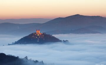 FOTO: Fotograf Daniel zachytáva čarovné chvíle Banskej Štiavnice. Hmla a svetlo tvoria v jeho tvorbe magické scenérie
