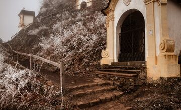 FOTO: Fotograf Daniel zachytáva čarovné chvíle Banskej Štiavnice. Hmla a svetlo tvoria v jeho tvorbe magické scenérie