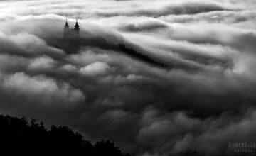 FOTO: Fotograf Daniel zachytáva čarovné chvíle Banskej Štiavnice. Hmla a svetlo tvoria v jeho tvorbe magické scenérie