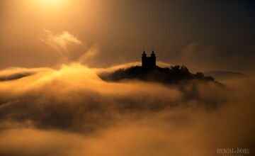 FOTO: Fotograf Daniel zachytáva čarovné chvíle Banskej Štiavnice. Hmla a svetlo tvoria v jeho tvorbe magické scenérie
