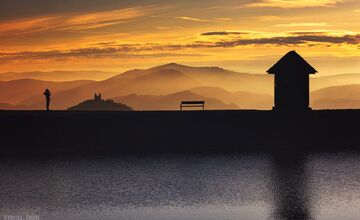 FOTO: Fotograf Daniel zachytáva čarovné chvíle Banskej Štiavnice. Hmla a svetlo tvoria v jeho tvorbe magické scenérie