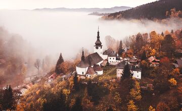 FOTO: Fotograf Daniel zachytáva čarovné chvíle Banskej Štiavnice. Hmla a svetlo tvoria v jeho tvorbe magické scenérie