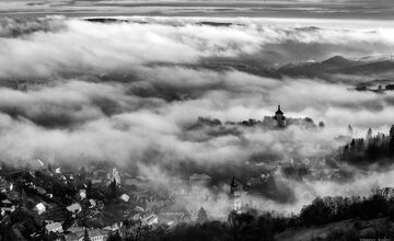FOTO: Fotograf Daniel zachytáva čarovné chvíle Banskej Štiavnice. Hmla a svetlo tvoria v jeho tvorbe magické scenérie
