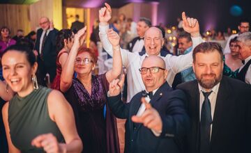 FOTO: V Banskej Bystrici sa plesalo. Radvančania si užili veľkolepý ples, nechýbal ani Lukáš Adamec