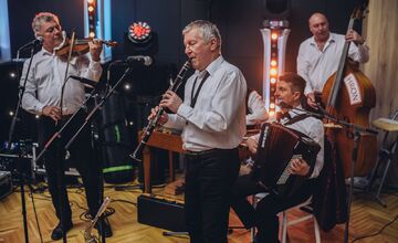 FOTO: V Banskej Bystrici sa plesalo. Radvančania si užili veľkolepý ples, nechýbal ani Lukáš Adamec