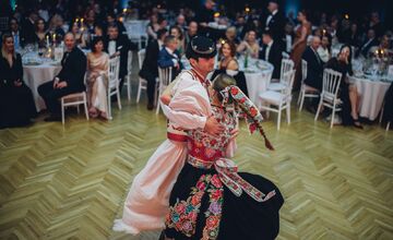 FOTO: V Banskej Bystrici sa plesalo. Radvančania si užili veľkolepý ples, nechýbal ani Lukáš Adamec