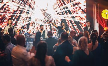 FOTO: V Banskej Bystrici sa plesalo. Radvančania si užili veľkolepý ples, nechýbal ani Lukáš Adamec