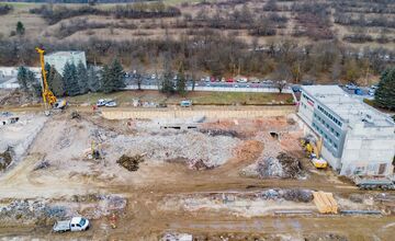 FOTO: Práce na Rooseveltovej nemocnici pokračujú. Pozrite si v akom stave sa aktuálne nachádza stavenisko