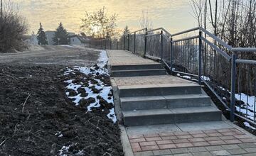 FOTO: Chodník nad nemocnicou bol dokončený