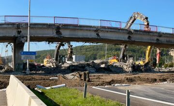 FOTO: Na most v Kremničke si Bystričania ešte počkajú