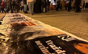 FOTO: Tisícky ľudí v Banskej Bystrici si pripomenuli pamiatku investigatívneho novinára Jána Kuciaka a jeho snúbenice