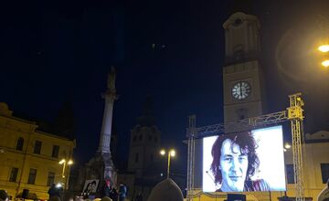 FOTO: Tisícky ľudí v Banskej Bystrici si pripomenuli pamiatku investigatívneho novinára Jána Kuciaka a jeho snúbenice