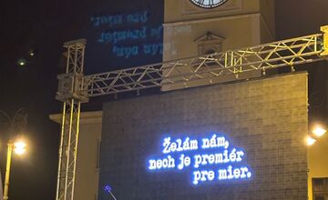 FOTO: Tisícky ľudí v Banskej Bystrici si pripomenuli pamiatku investigatívneho novinára Jána Kuciaka a jeho snúbenice