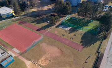 FOTO: V Banskej Bystrici zmodernizujú športové areály pri základných školách