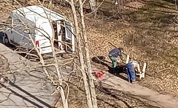 FOTO: Lavičky v Sásovej prešli rýchlou opravou