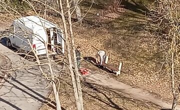 FOTO: Lavičky v Sásovej prešli rýchlou opravou