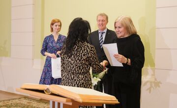 FOTO: Mesto Lučenec ocenilo pedagogičky pri príležitosti Dňa učiteľov