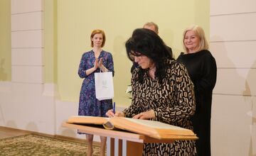 FOTO: Mesto Lučenec ocenilo pedagogičky pri príležitosti Dňa učiteľov