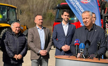 FOTO: FOTO: Začala sa výstavba cesty a chodníka na Pršiansku terasu