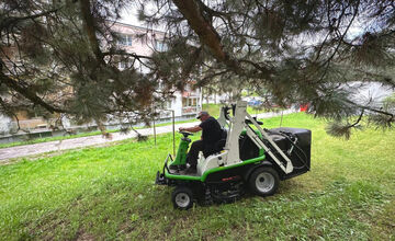 FOTO: Kosenie v Banskej Bystrici zrýchlia nové širokozáberové kosačky