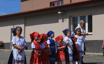 FOTO:Máj už stojí! V obciach Banskobystrického kraja ožíva jarná tradícia