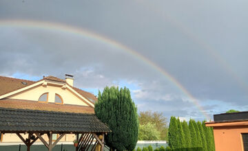 FOTO: Zvolenčania cez víkend zachytili dúhu nad mestom