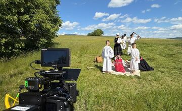 FOTO: Do Očovej zavítal Slovenský deň kroja. Kde všade nakrúcali?