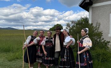 FOTO: Do Očovej zavítal Slovenský deň kroja. Kde všade nakrúcali?