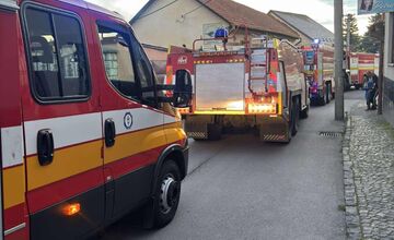 FOTO: Fiľakovskí dobrovoľní hasiči zasahovali pri požiari strechy miestneho rodinného domu