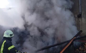 FOTO: Fiľakovskí dobrovoľní hasiči zasahovali pri požiari strechy miestneho rodinného domu