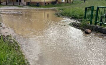 FOTO: Silná búrka zaplavila časť Revúcej