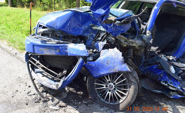 FOTO: Vodič spôsobil vážnu nehodu pri Rimavskej Sobote, ťažko zranené sú aj deti