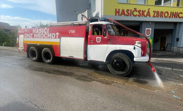FOTO: Podpoľanie zasiahla intenzívna búrka, v Hrochoti ulice zatopila voda