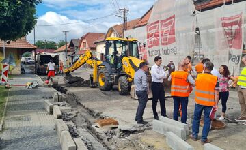 FOTO: Rekonštrukcia Radničnej ulice vo Fiľakove