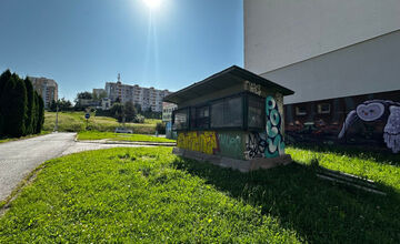 FOTO: Z Banskej Bystrice postupne zmiznú staré trafiky, ktoré špatia mesto