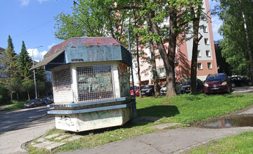 FOTO: Z Banskej Bystrice postupne zmiznú staré trafiky, ktoré špatia mesto