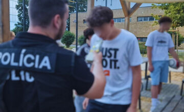 FOTO: Policajti kontrolovali mladistvých v Rimavskej Sobote