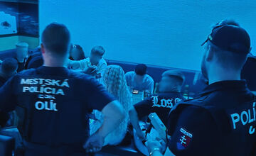 FOTO: Policajti kontrolovali mladistvých v Rimavskej Sobote