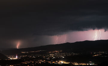 FOTO: Nad Zvolenom aj Bystricou sa blýskalo, pozrite si jedinečné zábery