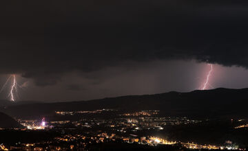 FOTO: Nad Zvolenom aj Bystricou sa blýskalo, pozrite si jedinečné zábery